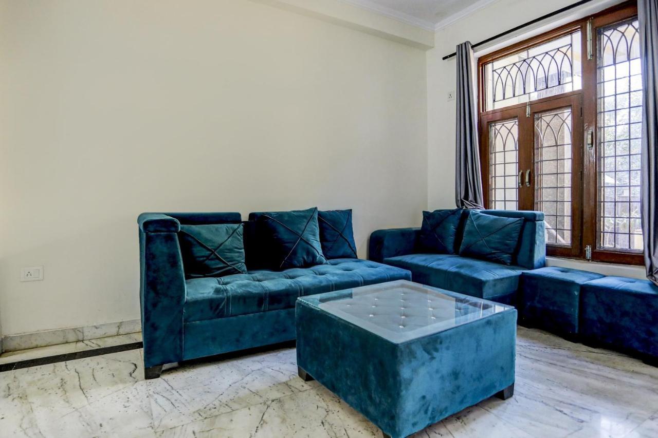 Capital O Uk House Residency Hotel Gurgaon Exterior photo