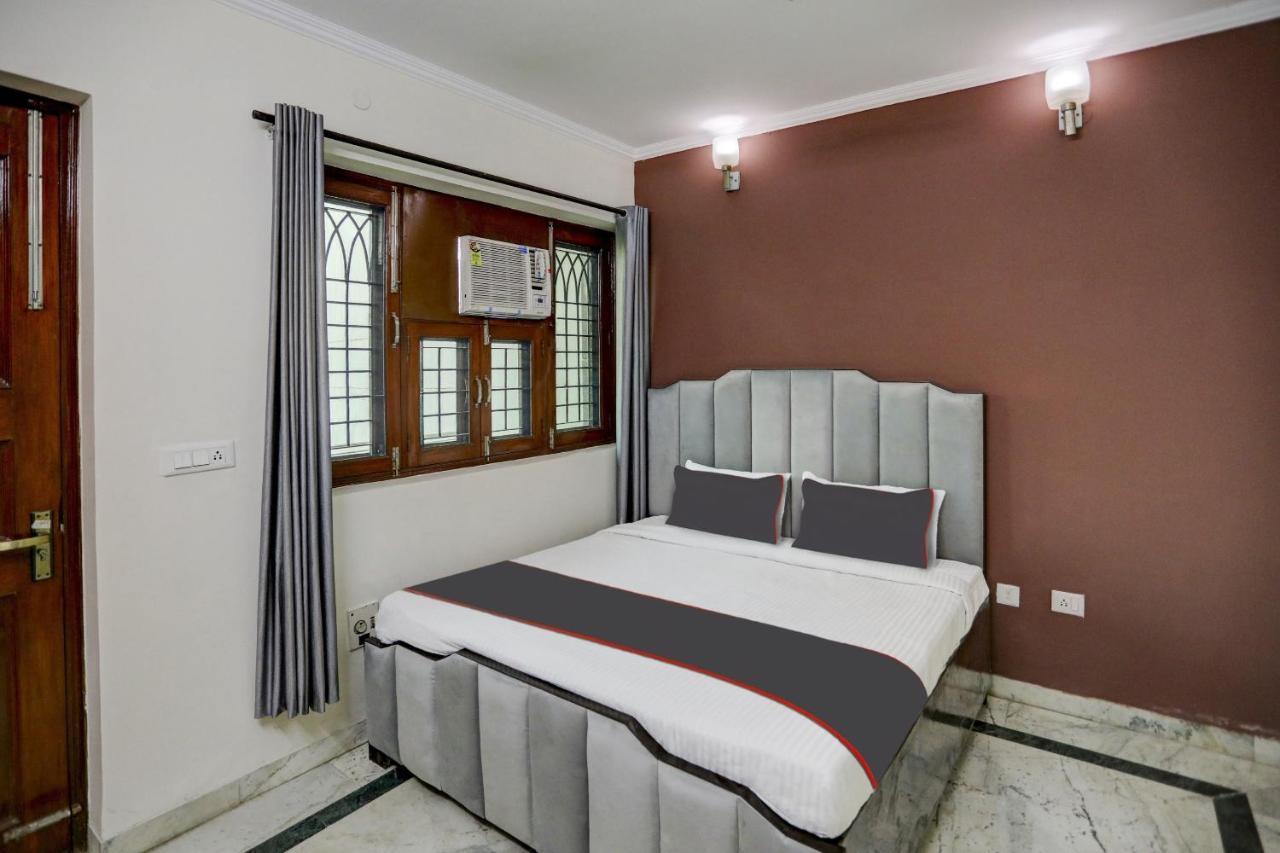 Capital O Uk House Residency Hotel Gurgaon Exterior photo
