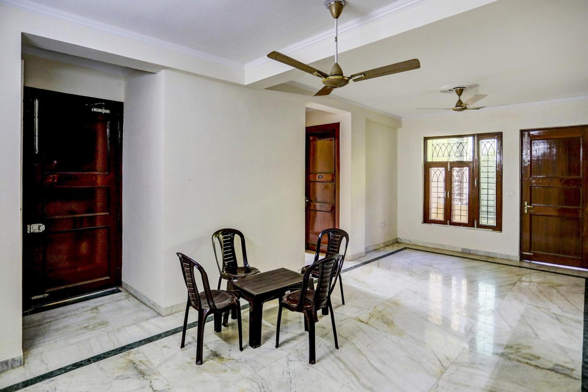 Super Capital O Uk House Residency Hotel Gurgaon Exterior photo