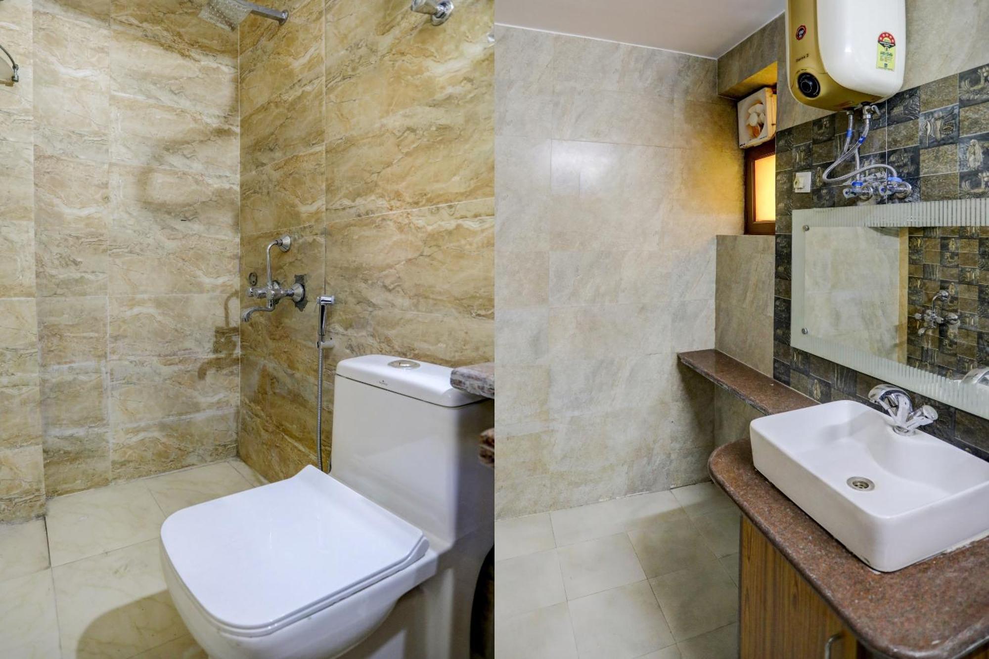 Capital O Uk House Residency Hotel Gurgaon Exterior photo